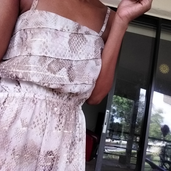 Gorgeous Flowy G by Guess dress - Picture 5 of 5